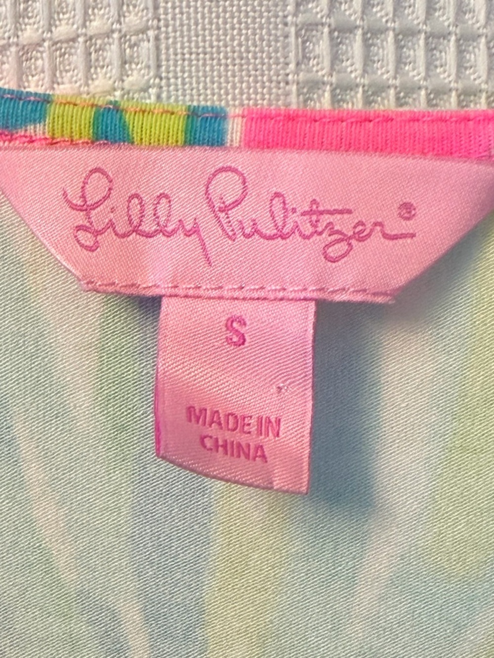 Lilly Pulitzer Madilyn Shorts Romper in Tiki Pink and Green. Small. - Picture 5 of 9